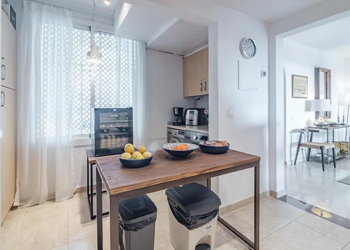 Ma - Elegant With Sea Views