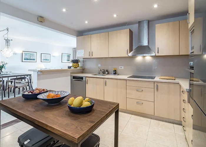 דירה Ma - Elegant With Sea Views *