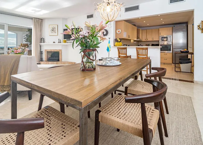 Ma - Elegant With Sea Views