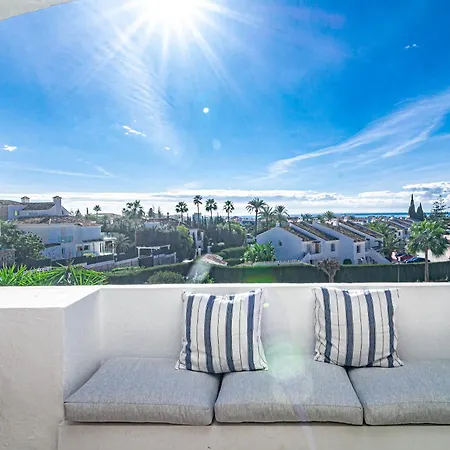 Ma - Elegant With Sea Views *