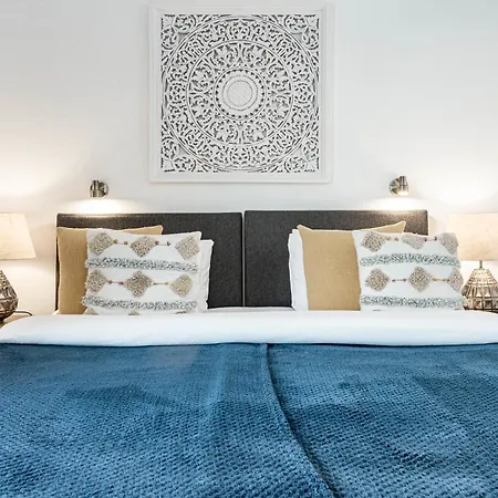 Ma - Elegant With Sea Views Apartment